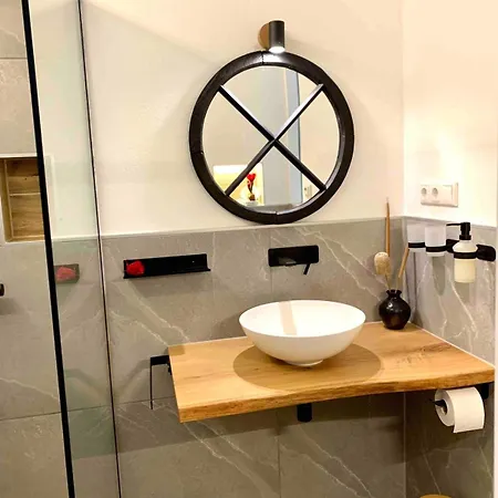 Apartment Im Style Mit Kamin Und Waermekabine Geyer